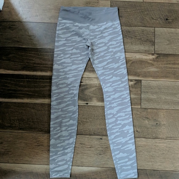 Under Armour Pants - Gray cameo leggings